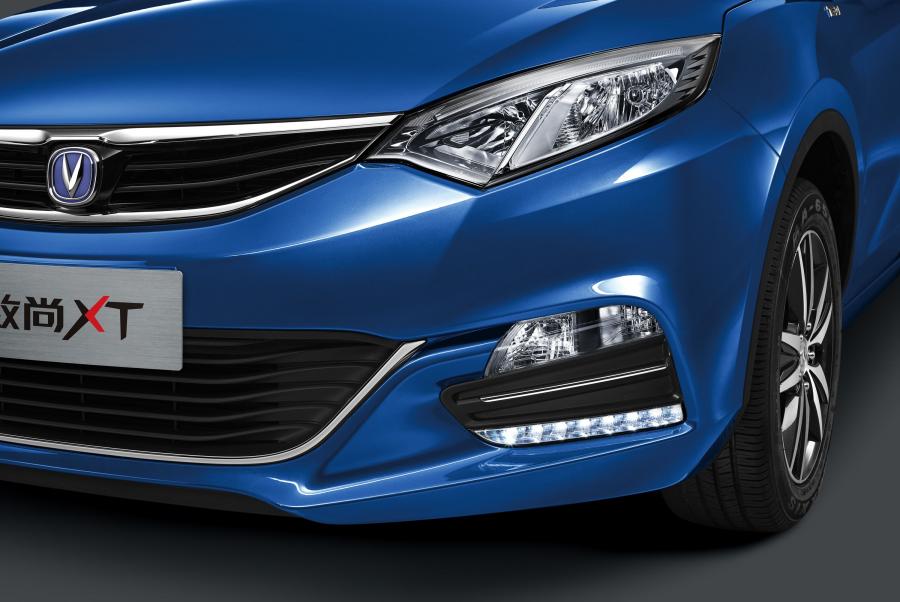 Детали экстерьера Changan Eado XT 2013 года  (фото 5 из 8)